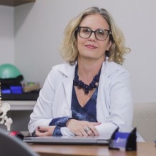 Dra Adriana D'Amorim - Reumatologista em São Paulo (SP) | doctoranytime